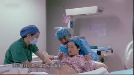 玛丽亚水中分娩火了！每天多达10位准妈妈去咨询