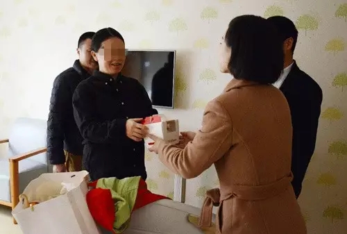 圣诞节送爱心-来自玛丽亚“家人”的温暖