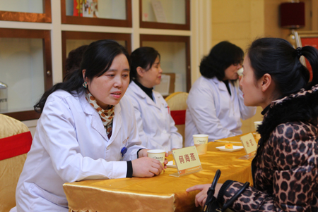 大龄女未怀孕四处求医无果，玛丽亚治疗喜怀孕