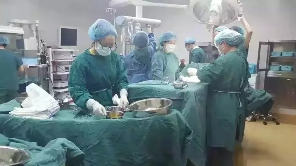 孕妇分娩遭遇“凶险”前置胎盘  玛丽亚医生团队力保母婴平安