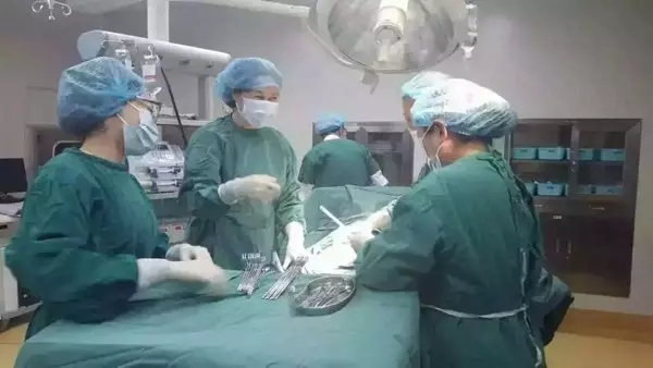 孕妇分娩遭遇“凶险”前置胎盘  玛丽亚医生团队力保母婴平安