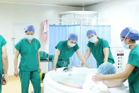 都说顺产的宝宝更健康、更聪明，真相其实是…