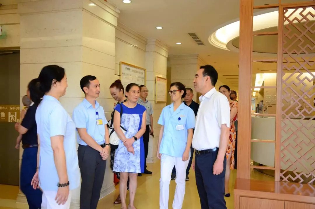 成都市卫计委主任谢强一行莅临调研玛丽亚，给