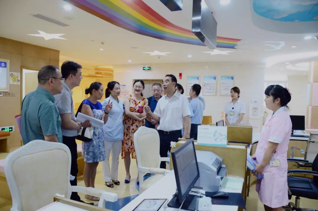 成都市卫计委主任谢强一行莅临调研玛丽亚，给